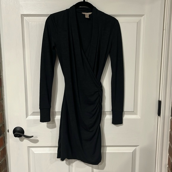 Banana Republic Dresses & Skirts - Banana Republic long sleeve dress.